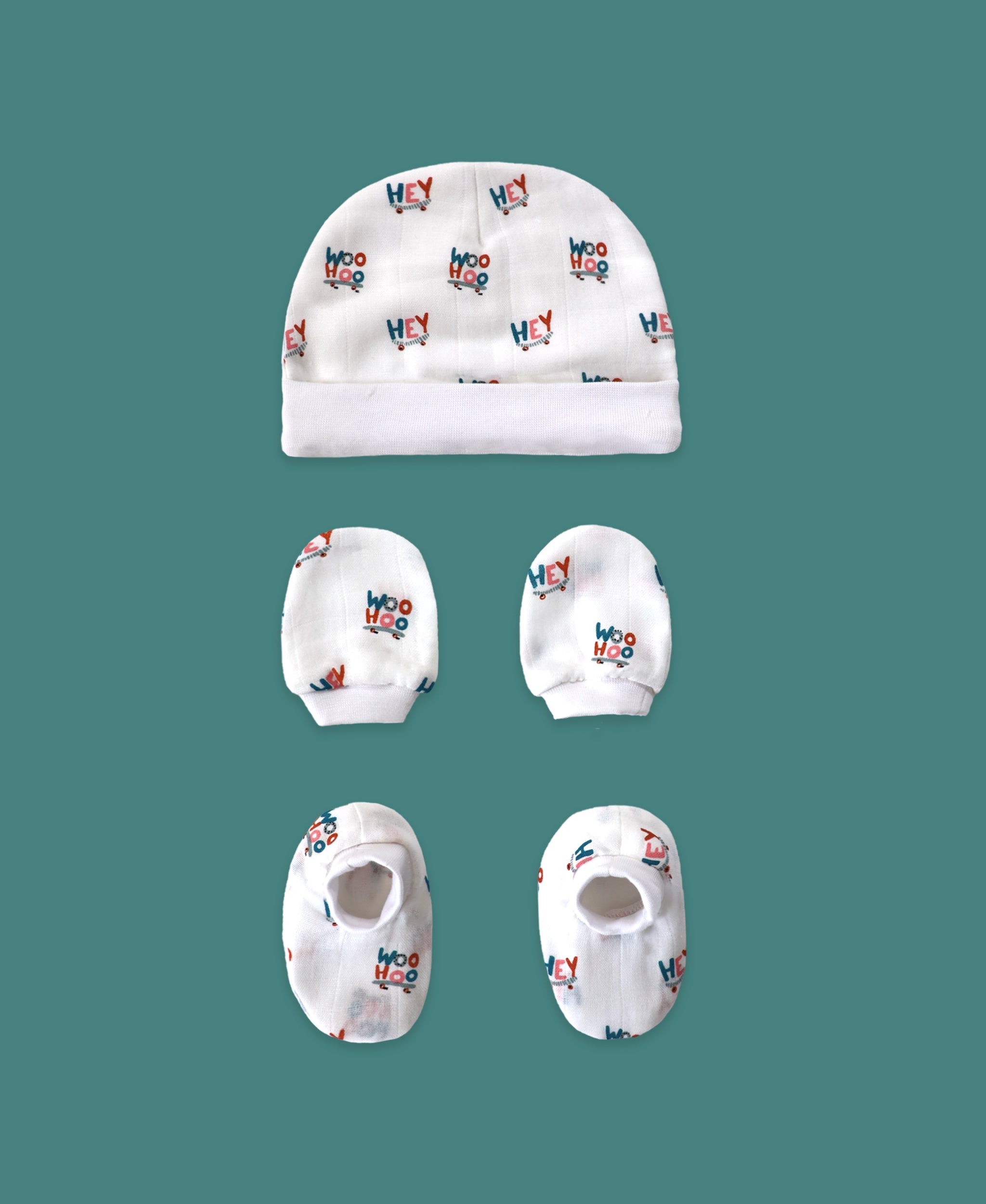 Maa Toddlers Happy Hey print organic muslin newborn cap mittens booties 3-piece set India